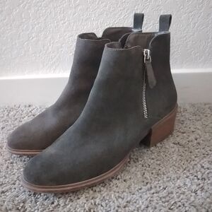 Stylish Gray Suede Leather Ankle Boots Boho Cabincore Lagenlook